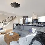Holiday home The Ashford - Brand New Gem Walk To Weho *