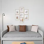Sleeps 16 Two Side By Side Only 3 Miles Broadway *