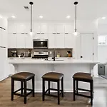 New Nash Modern Luxurious Space W Rooftop Views * Nashville