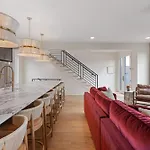 Holiday home The Chestnut - Brand New Rooftop Skyline Views *