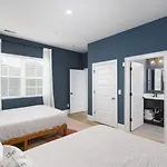Sleeps 16 Two Side By Side Only 3 Miles Broadway Holiday home Nashville