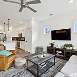 Holiday home New Nash Modern Luxurious Space W Rooftop Views Nashville