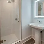 Luxury - The Gulch - Private Rooftop Holiday home