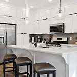 New Nash Modern Luxurious Space W Rooftop Views *