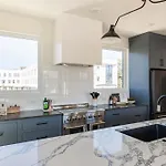 The Linden - Rooftop Views Refined Design New