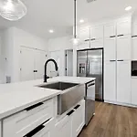 New Nash Modern Luxurious Space W Rooftop Views Holiday home