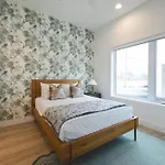 Cumberland Social I Rooftop Hot Tub!