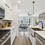 New Nash Modern Luxurious Space W Rooftop Views *