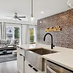New Nash Modern Luxurious Space W Rooftop Views Holiday home Nashville
