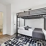 New Nash Modern Luxurious Space W Rooftop Views Holiday home Nashville