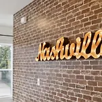 New Nash Modern Luxurious Space W Rooftop Views *
