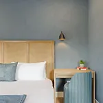 The Ashford - Brand New Gem Walk To Weho Holiday home *