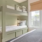 Holiday home The Elmwood - Brand New Rooftop Lounge W Firepit *