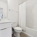 New Nash Modern Luxurious Space W Rooftop Views Holiday home Nashville