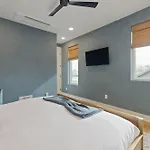 The Ashford - Brand New Gem Walk To Weho Holiday home *