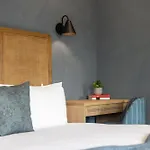 The Ashford - Brand New Gem Walk To Weho *