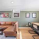 Cozy Ranch Retreat-large Deck & Yard-10 Mins To Downtown Holiday home