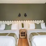 The Elmwood - Brand New Rooftop Lounge W Firepit Holiday home *
