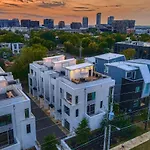 Luxury - The Gulch - Private Rooftop Holiday home