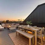 The Chestnut - Brand New Rooftop Skyline Views