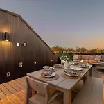 Holiday home The Chestnut - Brand New Rooftop Skyline Views *