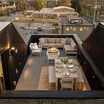 The Chestnut - Brand New Rooftop Skyline Views