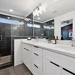 New Nash Modern Luxurious Space W Rooftop Views *