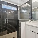 New Nash Modern Luxurious Space W Rooftop Views