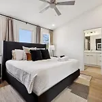 Holiday home New Nash Modern Luxurious Space W Rooftop Views *