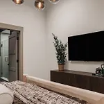 Starr Piano - Roxie And Carraway - 8 Bedrooms Holiday home