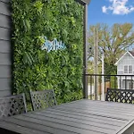 New Nash Modern Luxurious Space W Rooftop Views Holiday home Nashville