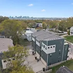 Holiday home New Nash Modern Luxurious Space W Rooftop Views *