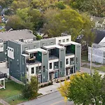 Holiday home New Nash Modern Luxurious Space W Rooftop Views *