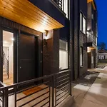 The Ashford - Brand New Gem Walk To Weho Holiday home *