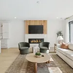 Getaway Rooftop Views & Modern Comfort Apartment Nashville