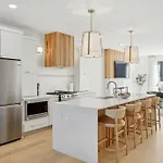 Getaway Rooftop Views & Modern Comfort