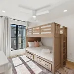 Getaway Rooftop Views & Modern Comfort Apartment Nashville