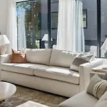 Getaway Rooftop Views & Modern Comfort Apartment