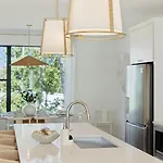 Getaway Rooftop Views & Modern Comfort *