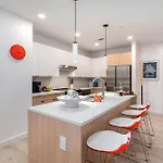Holiday home Hyve-retro Modern-full Gym-walk To Broadway