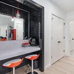 Holiday home Hyve-retro Modern-full Gym-walk To Broadway