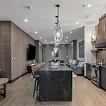 French\'S Luxury Condo - Steps From Broadway