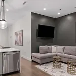 French's Luxury - Steps From Broadway Holiday home