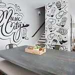 Fame House *