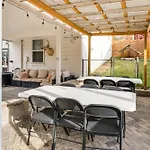 Holiday home Backyard Retreat! Extended In