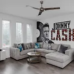 10m To Dt-hottub/pool Tb/karaoke -johnny Cash Hm Nashville