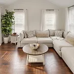Backyard Retreat! Extended In Holiday home *