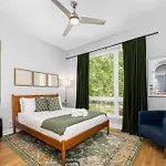 Holiday home Stylish 4br - Rooftop Deck Near Downtown Nashville