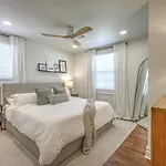 Dream Sylvan Park 4 Bed 3 Bath, Lush Outdoor Area Holiday home Nashville