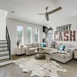 10m To Dt-hottub/pool Tb/karaoke -johnny Cash Hm Holiday home *